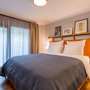 Habitación Pequeña con Cama King en Primer Piso